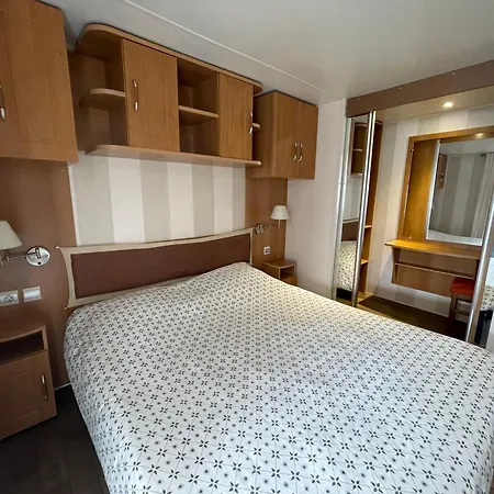 Mobil-home Dans Famillial Proche De Chatelaillon-plage 호텔